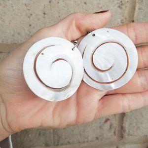 Beachy Cream swirl Summer seashell Earrings